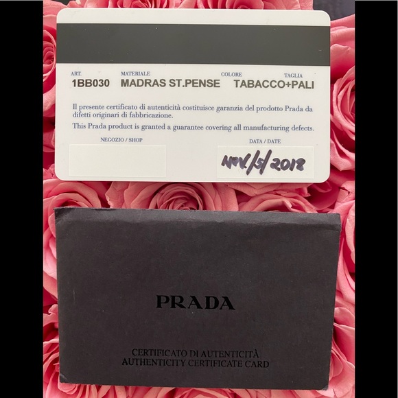 💥HOST PICK💥👜AUTHENTIC PRADA LEATHER HANDBAG 👜 - Picture 13 of 14